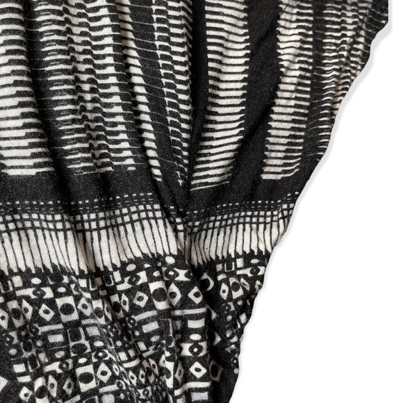 ⭐️Luna tiks black & white crop top boho print size medium - Picture 8 of 9